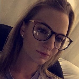 Meet your Posher, Leanne